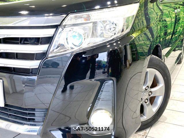 Toyota NOAH 2014-12 7980338-13