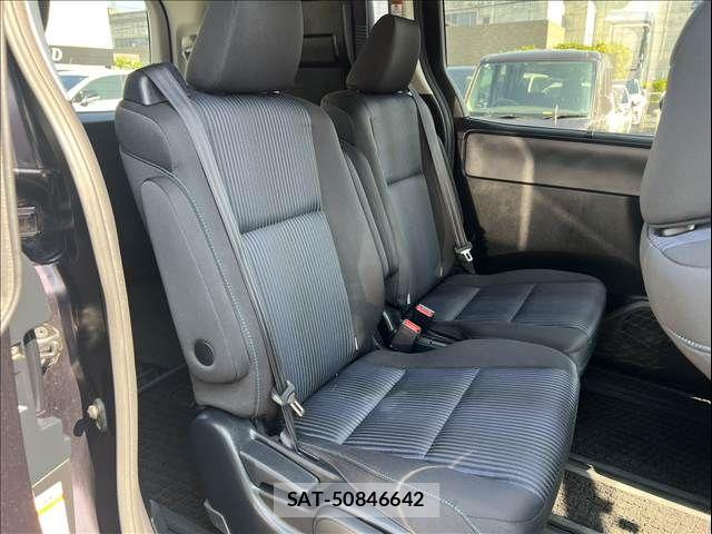 Toyota NOAH 2015-10 7980337-13
