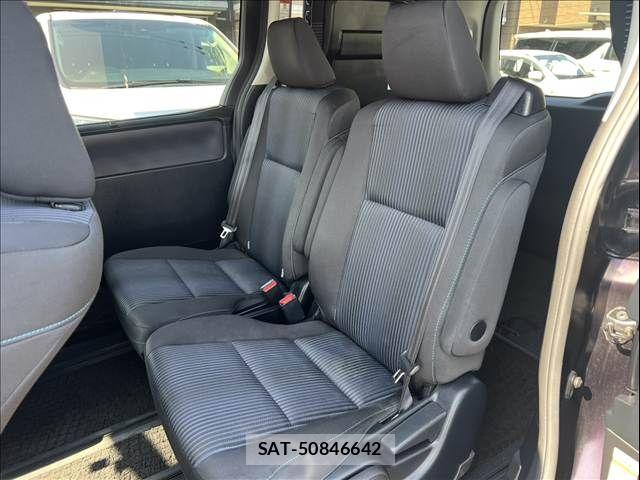 Toyota NOAH 2015-10 7980337-15