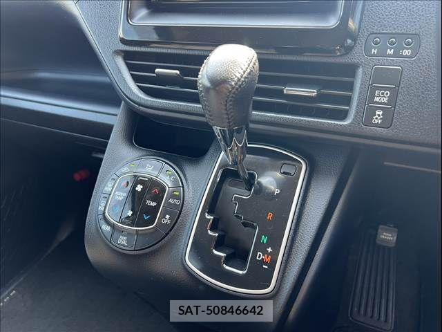 Toyota NOAH 2015-10 7980337-23