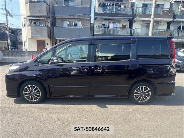 Toyota NOAH 2015-10 7980337-6