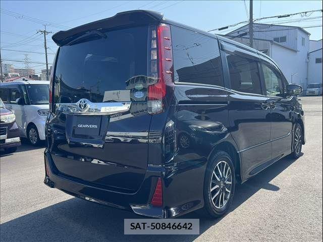 Toyota NOAH 2015-10 7980337-7