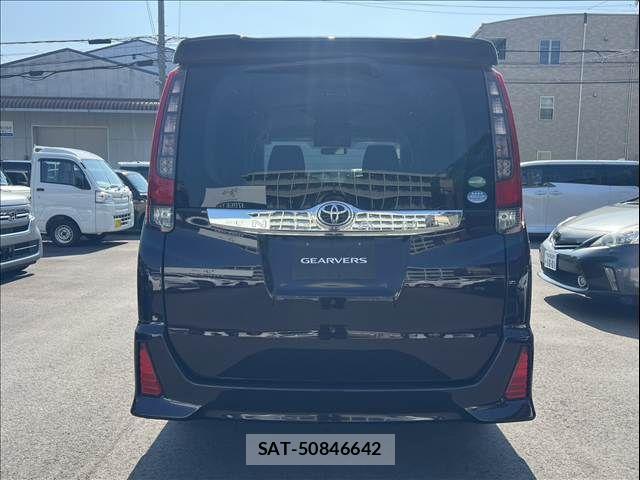 Toyota NOAH 2015-10 7980337-8
