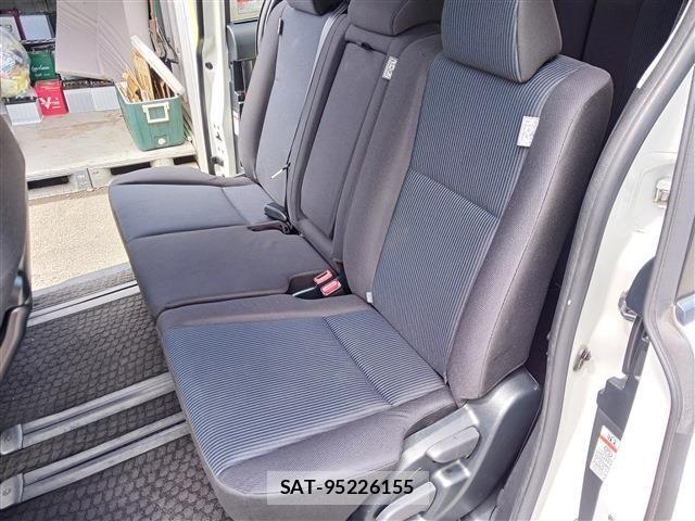 Toyota NOAH 2021-07 7980326-16