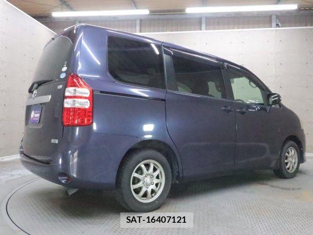 Toyota NOAH 2011-07 7980340-1