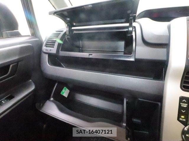 Toyota NOAH 2011-07 7980340-20