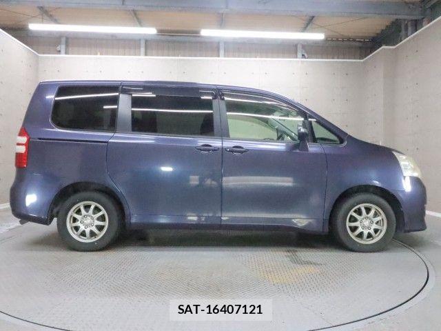 Toyota NOAH 2011-07 7980340-27