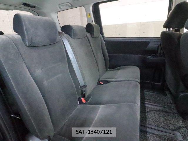 Toyota NOAH 2011-07 7980340-4