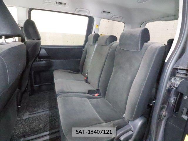 Toyota NOAH 2011-07 7980340-6