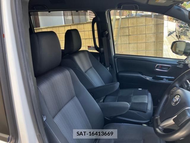 Toyota NOAH 2017-07 7980327-9