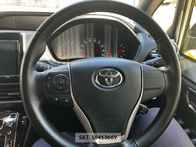 Toyota NOAH 2017-07 7980327-11