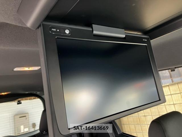 Toyota NOAH 2017-07 7980327-14