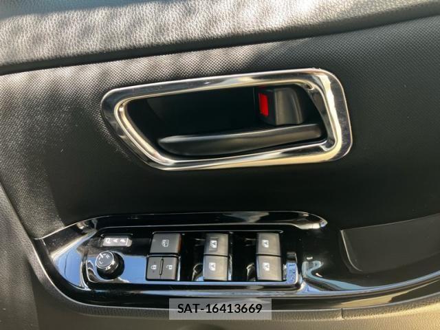 Toyota NOAH 2017-07 7980327-16