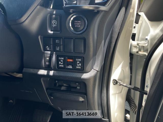Toyota NOAH 2017-07 7980327-17