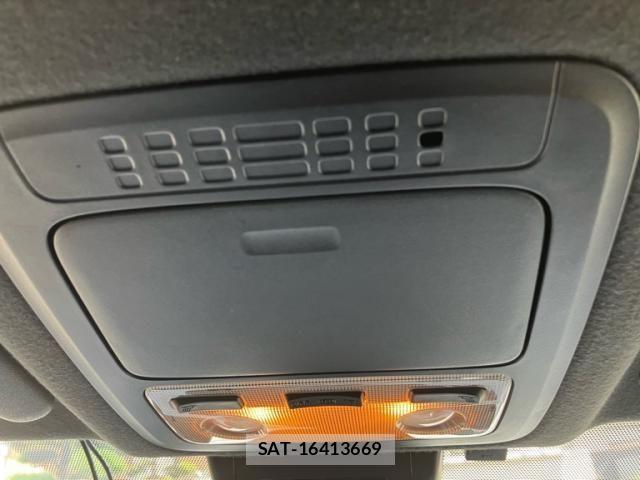 Toyota NOAH 2017-07 7980327-19
