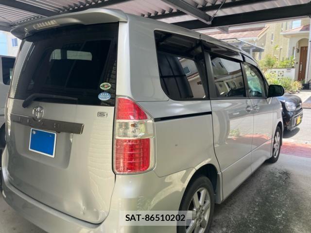 Toyota NOAH 2007-10 7980343-3