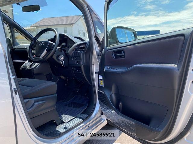 Toyota NOAH 2015-04 7980336-14