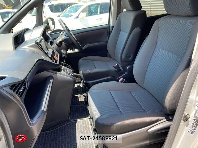 Toyota NOAH 2015-04 7980336-16