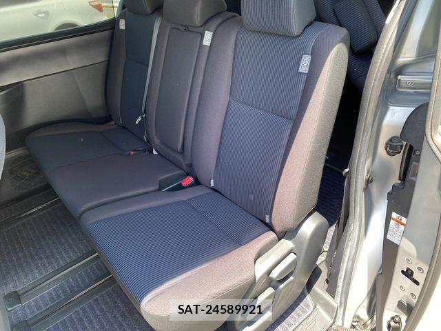 Toyota NOAH 2015-04 7980336-17