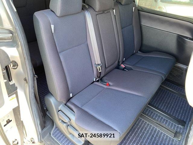 Toyota NOAH 2015-04 7980336-18