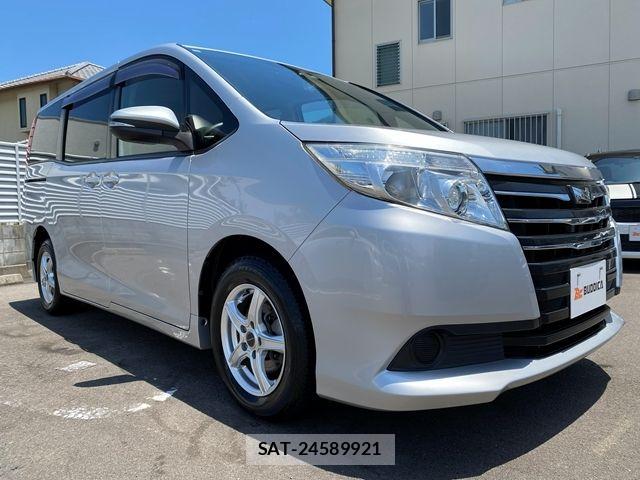 Toyota NOAH 2015-04 7980336-1