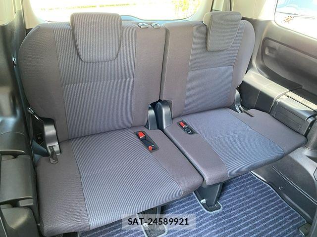 Toyota NOAH 2015-04 7980336-19