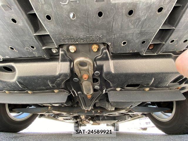 Toyota NOAH 2015-04 7980336-26