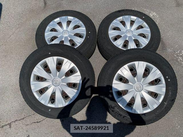 Toyota NOAH 2015-04 7980336-28