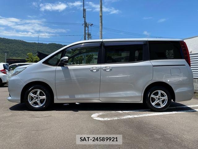 Toyota NOAH 2015-04 7980336-4