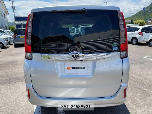 Toyota NOAH 2015-04 7980336-7