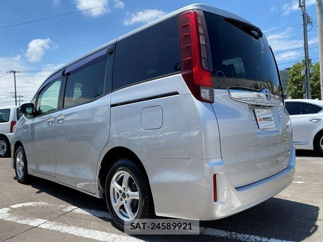 Toyota NOAH 2015-04 7980336-8