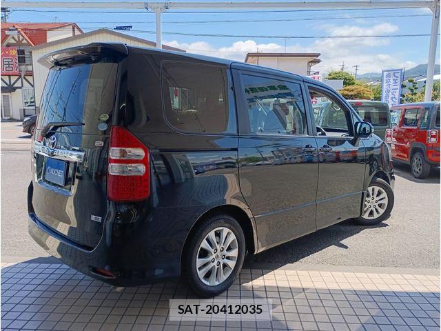 Toyota NOAH 2010-04 7980341-2