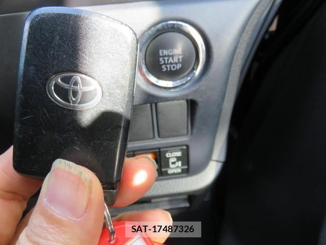Toyota NOAH 2015-01 7980329-24