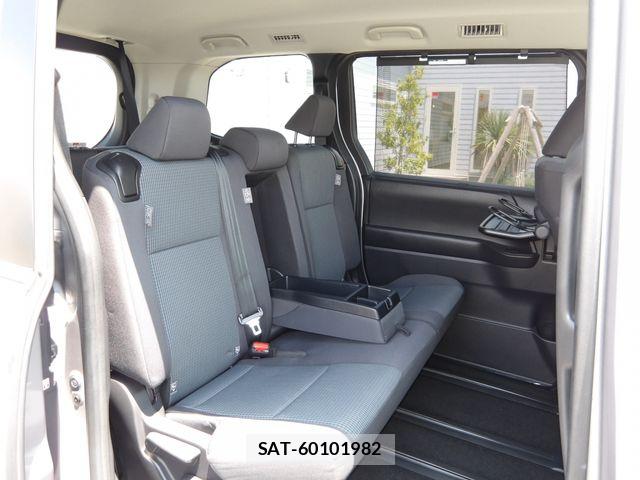 Toyota NOAH 2023-07 7980323-16