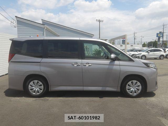 Toyota NOAH 2023-07 7980323-29