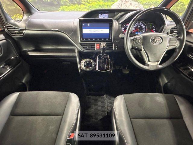 Toyota NOAH 2021-05 7980322-1