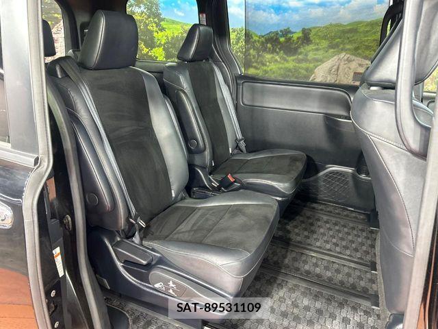 Toyota NOAH 2021-05 7980322-7