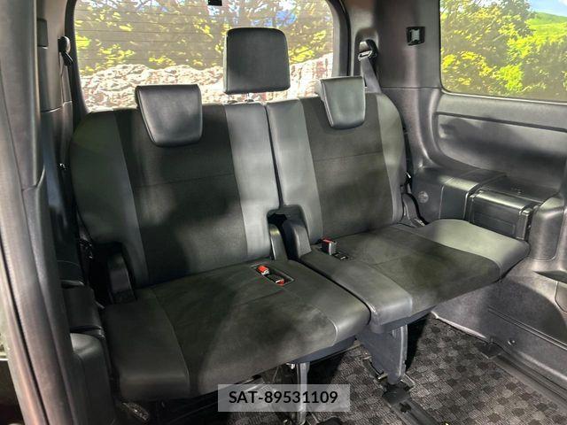 Toyota NOAH 2021-05 7980322-8