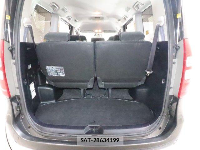 Toyota NOAH 2013-01 7980339-9