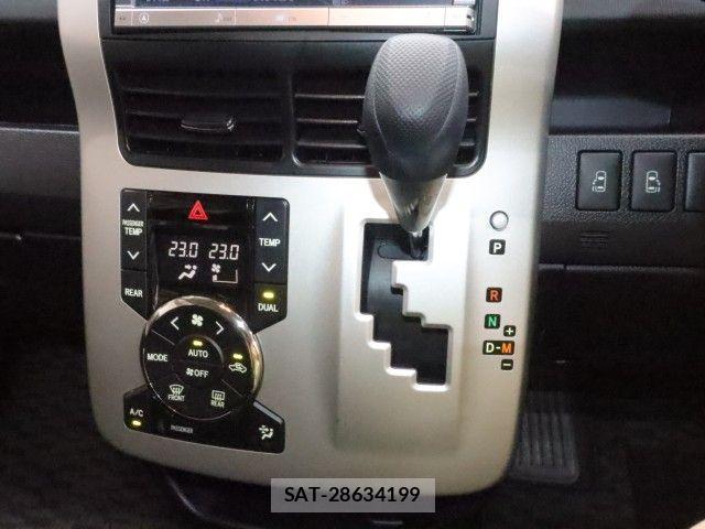 Toyota NOAH 2013-01 7980339-19