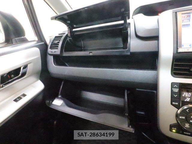 Toyota NOAH 2013-01 7980339-23