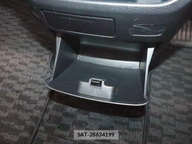 Toyota NOAH 2013-01 7980339-25