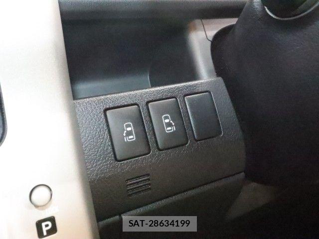 Toyota NOAH 2013-01 7980339-27