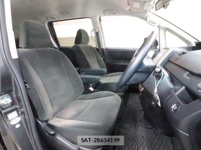 Toyota NOAH 2013-01 7980339-3