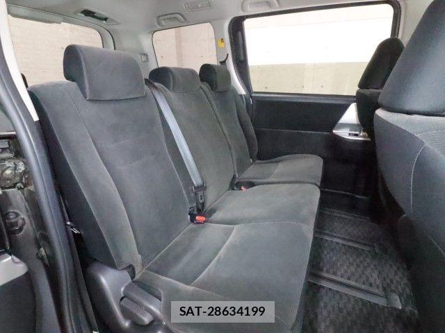 Toyota NOAH 2013-01 7980339-4