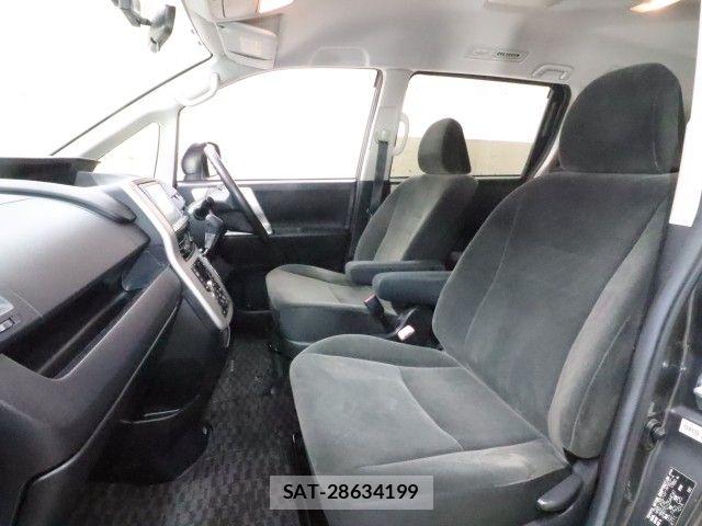 Toyota NOAH 2013-01 7980339-6