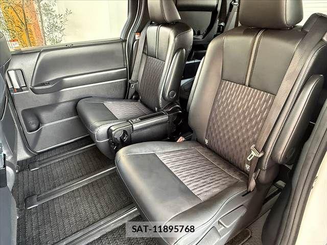 Toyota NOAH 2022-08 7980317-17