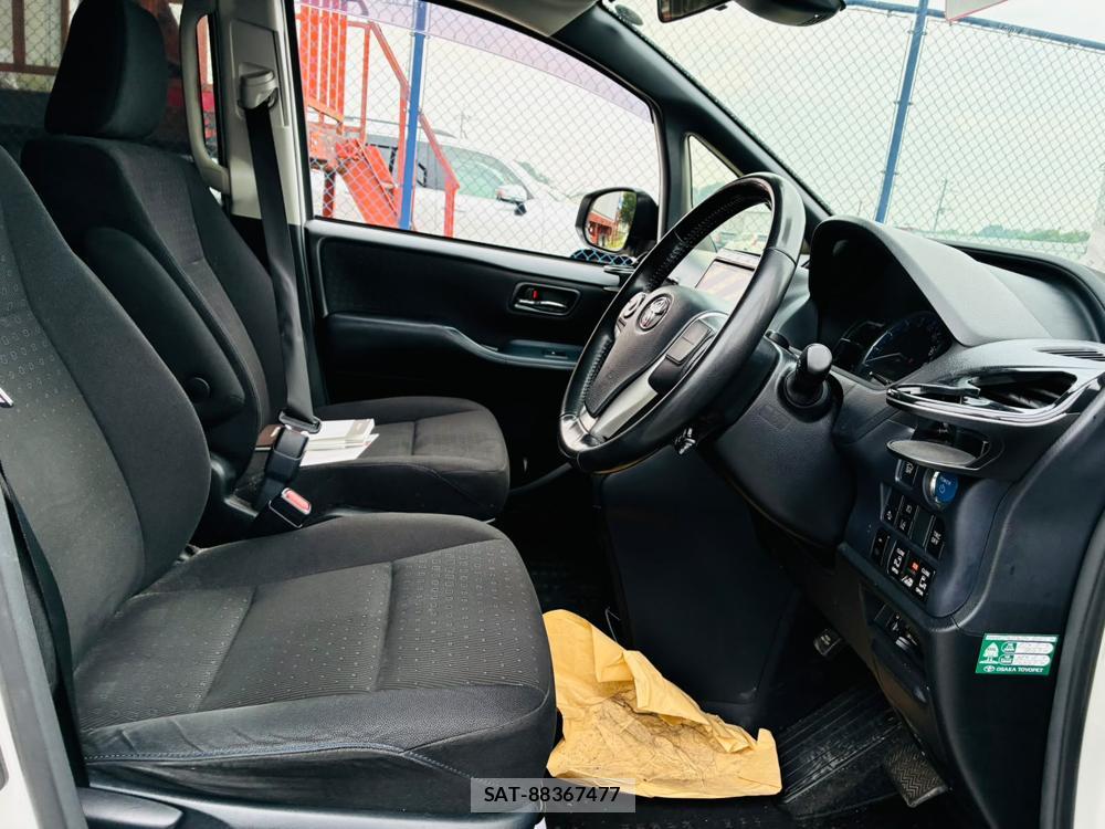 Toyota NOAH 2017-03 7891119-11
