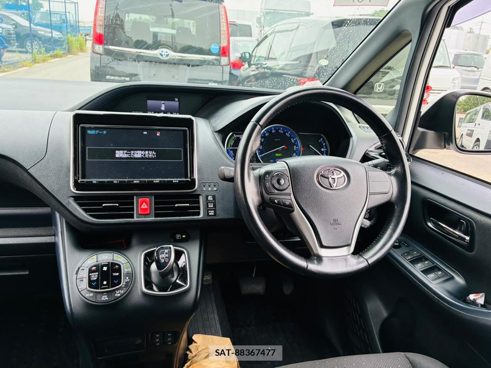 Toyota NOAH 2017-03 7891119-13