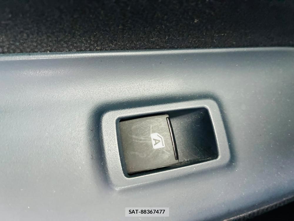 Toyota NOAH 2017-03 7891119-22